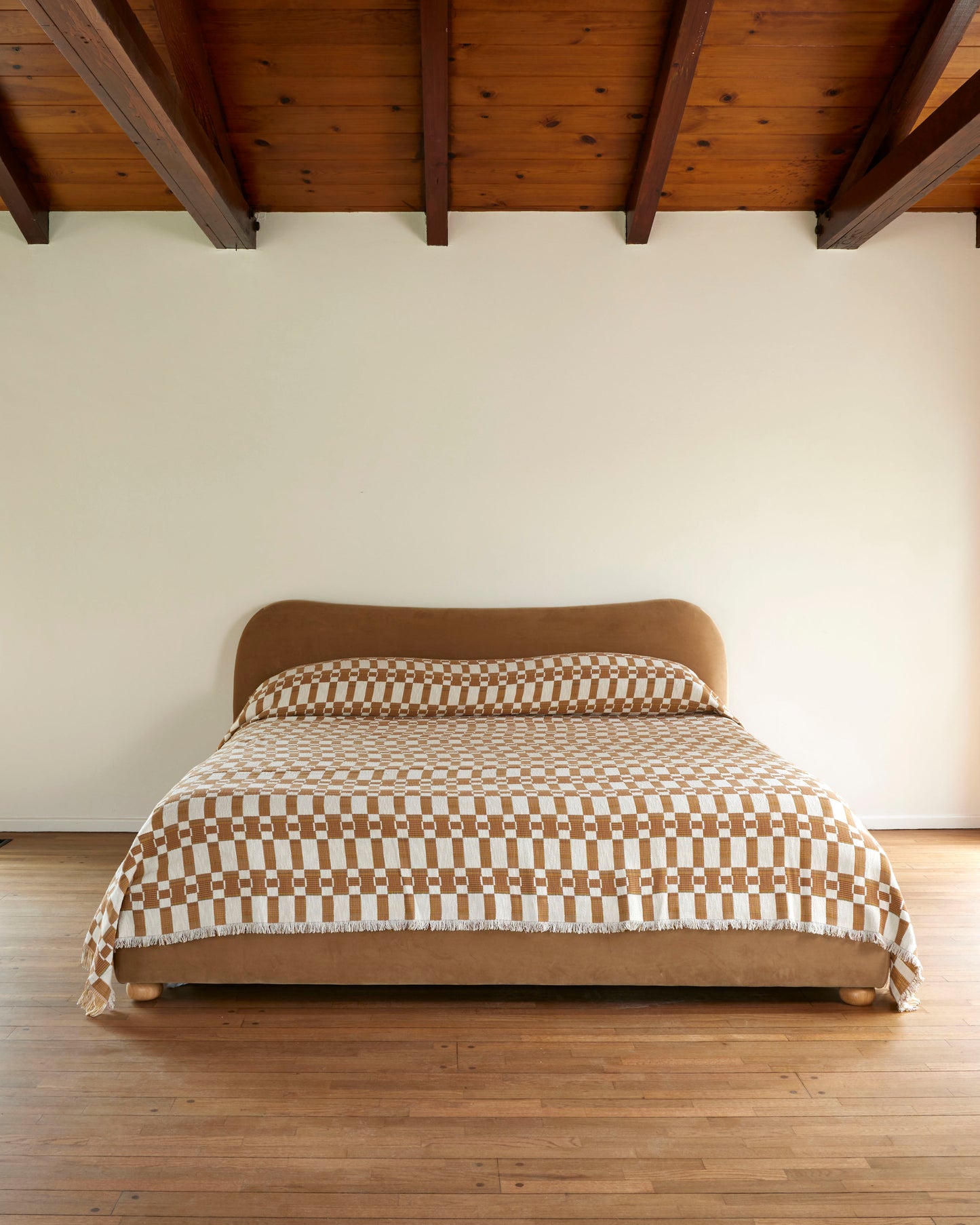 Reggie Bedspread in Apricot
