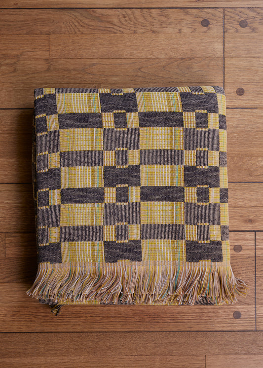 Reggie Throw in Brown