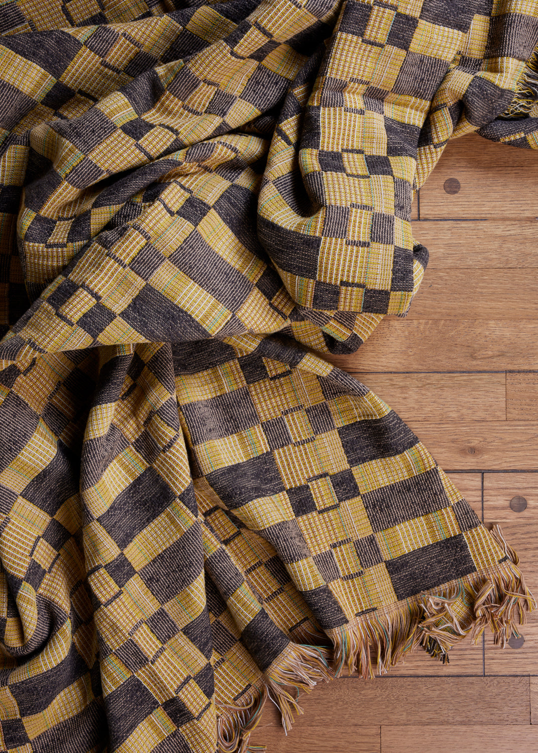 Reggie Throw in Brown