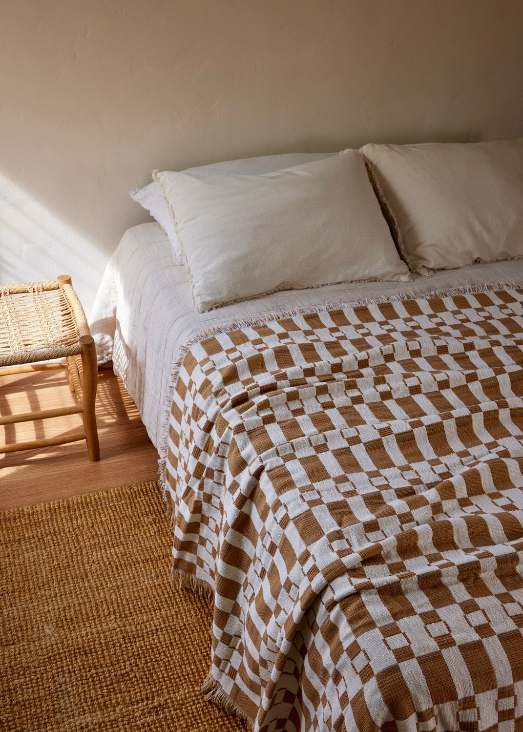 Reggie Throw in Apricot